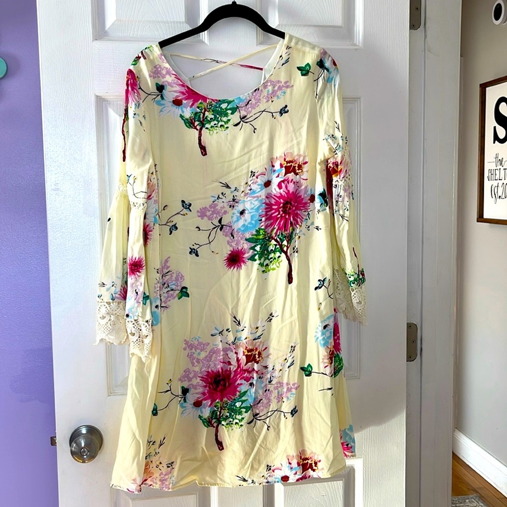 Pink Lily Coastal Sunset Floral Dress (Ivory, pale yellow)